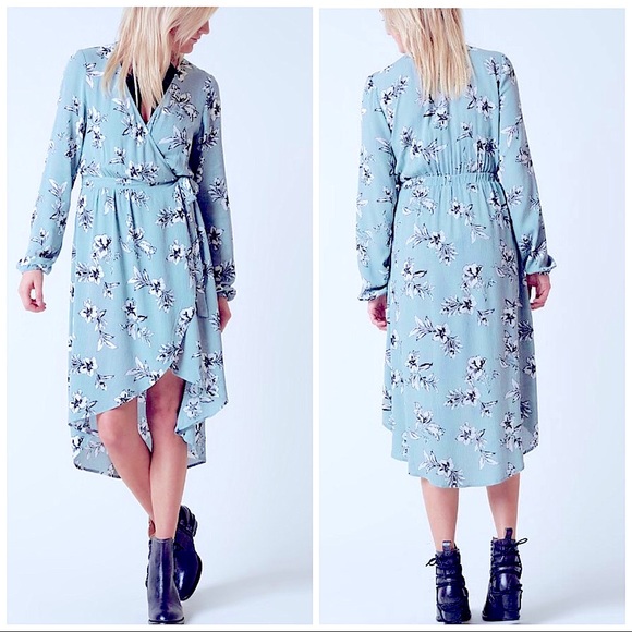 Daytrip Dresses & Skirts - 🆕Pretty Hi•Low Floral Wrapped Long Sleeves Dress
